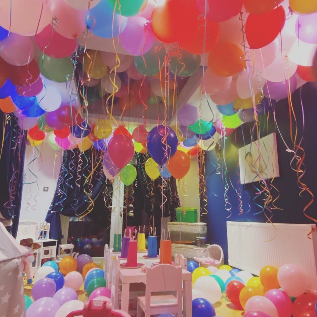 balloon ceiling multicolours balloons